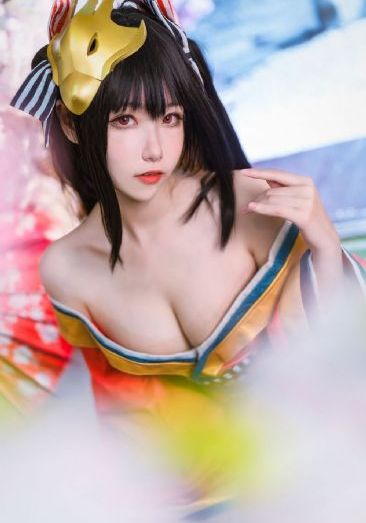 一个女