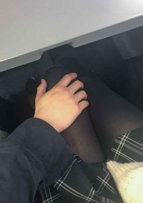 他揉捏她两乳不停呻吟小视频
