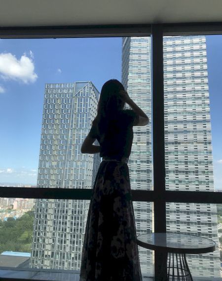 屋顶的散步者