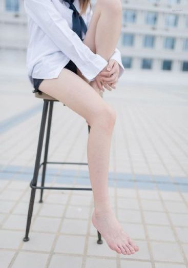 年轻的女教师2中文字