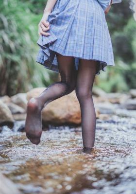两个小婕子交换